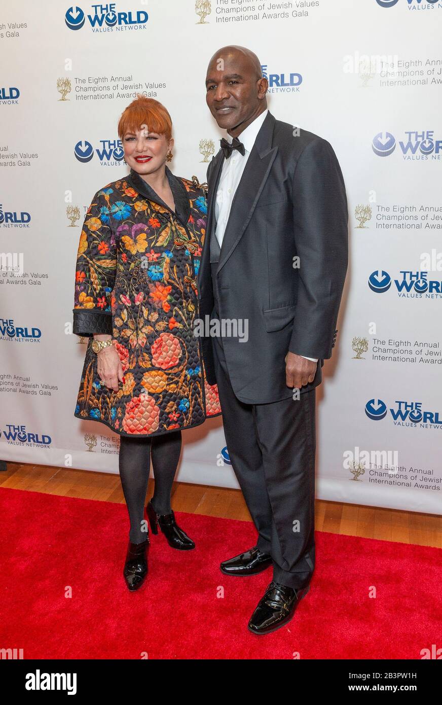 White Plains, United States. 04th Mar, 2020. New York State Governor Andrew Cuomo briefing on updates on spread of covid-19 in New York State at NYPA White Plains Office (Photo by Lev Radin/Pacific Press/Sipa USA) Credit: Sipa USA/Alamy Live News Stock Photo