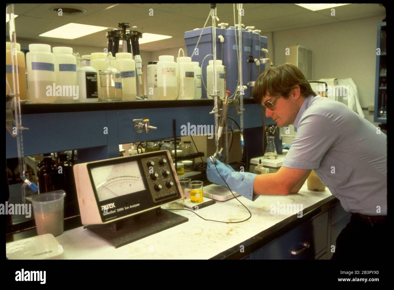 Recessed shelves hires stock photography and images Alamy
