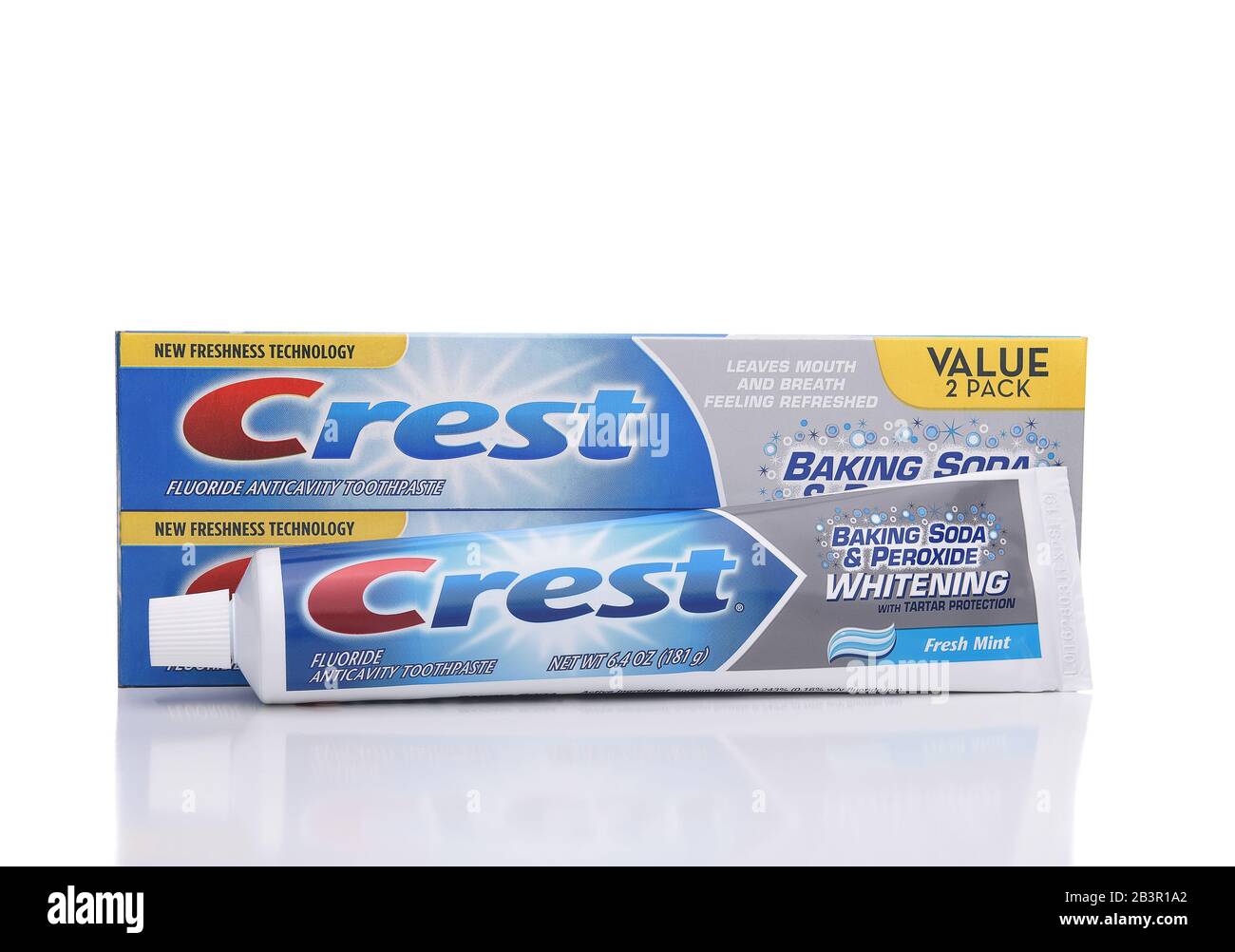 werkelijk Permanent Ontwikkelen IRVINE, CALIFORNIA - JANUARY 22, 2017: Crest Whitening Toothpaste. Crest  from Proctor and Gamble is a leading manufacturer of oral hygiene products  Stock Photo - Alamy