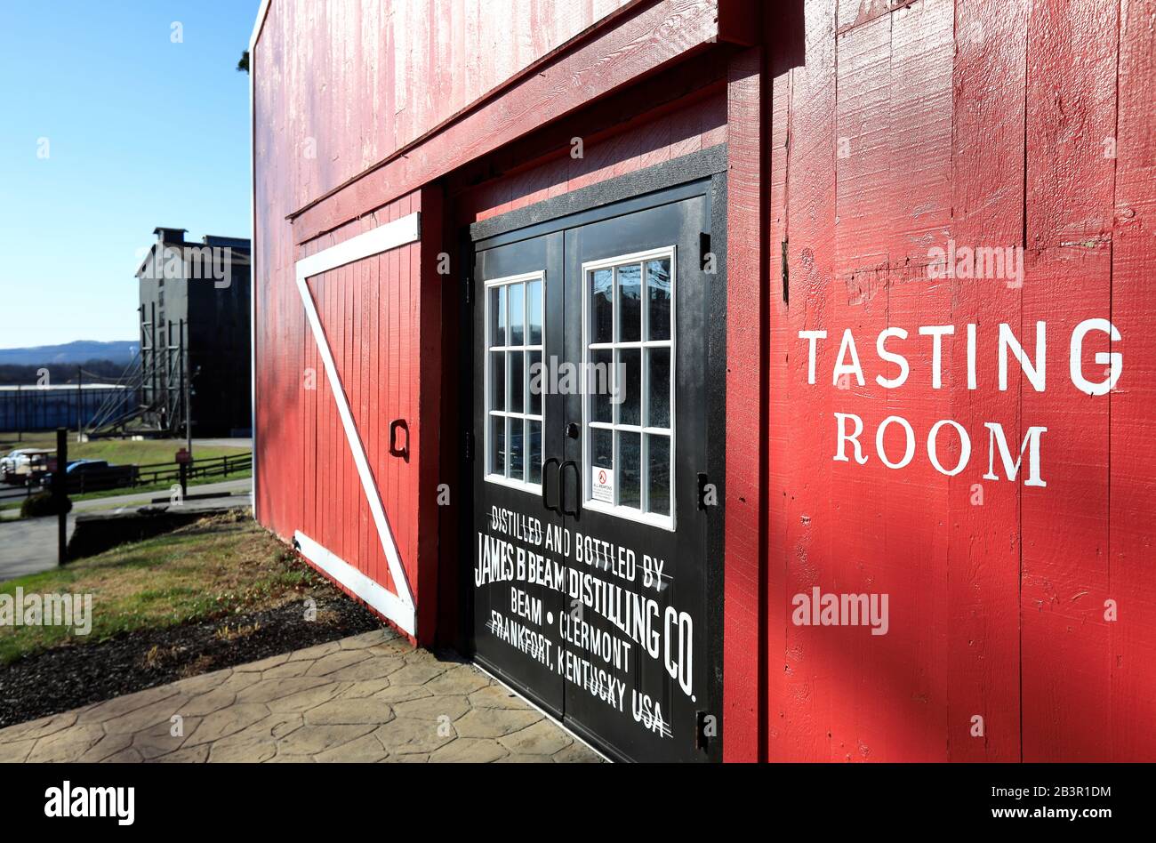 Red barn tasting room with a barrels warehouse in the background.Jim Beam distillery.Clermont.Kentucky.USA Stock Photo