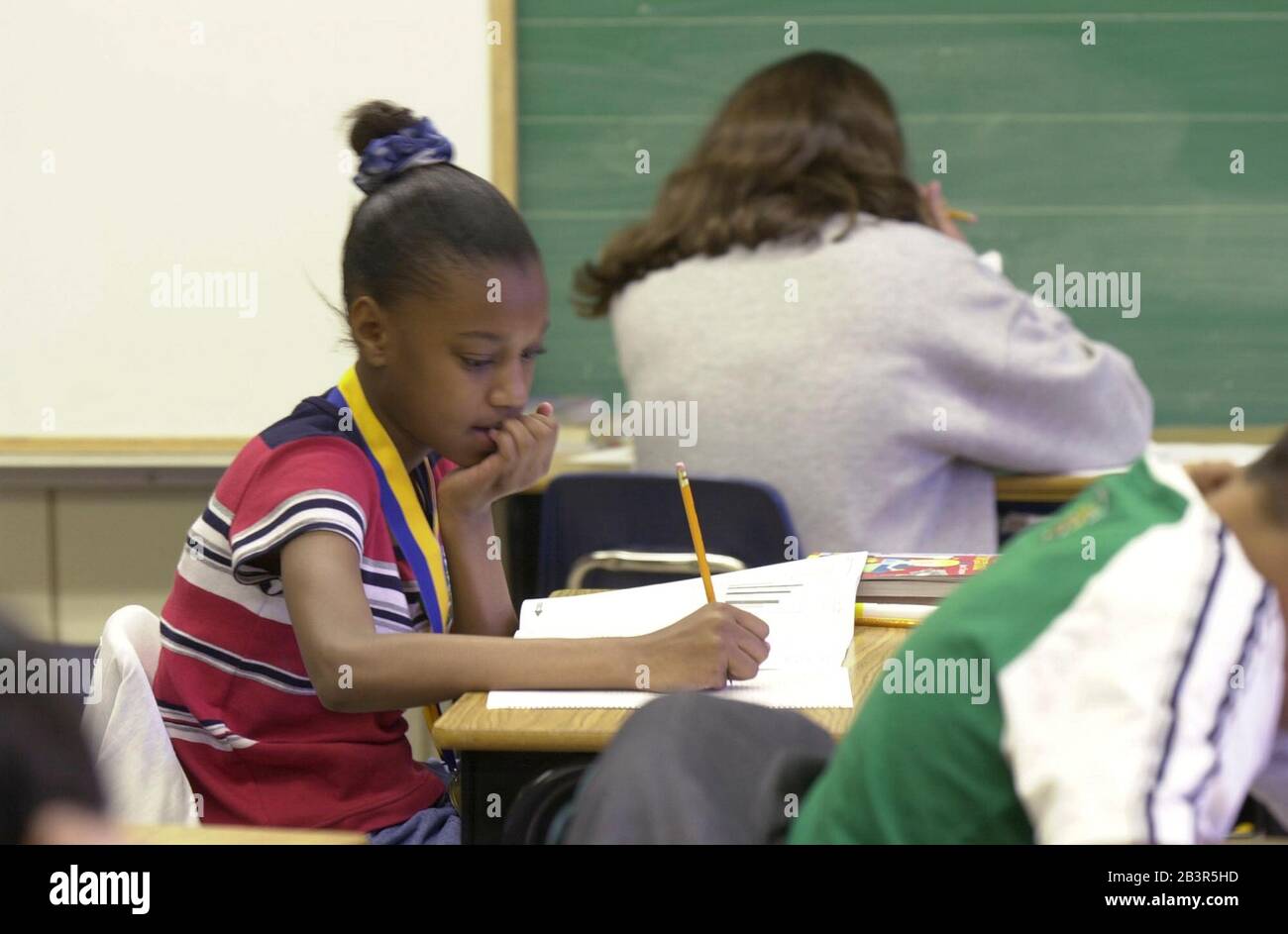 Austin, Texas USA,11APR00 Sixthgrade students at Walnut Creek