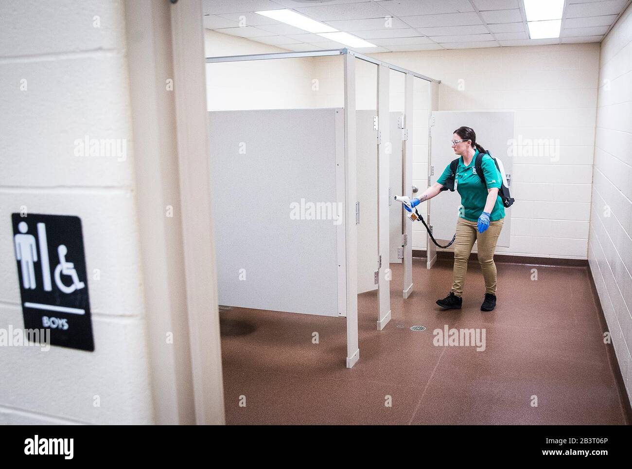 USA. 05th Mar, 2020. Custodian Amanda Rogers disinfects a bathroom at North View Elementary School with a fogging gun after school Mar. 4, 2020. Coronanorthviewelemntaryspray7t0a0872 (Photo by Jordan Kartholl/Muncie Star Press/Imagn/USA Today Network/Sipa USA) Credit: Sipa USA/Alamy Live News Stock Photo