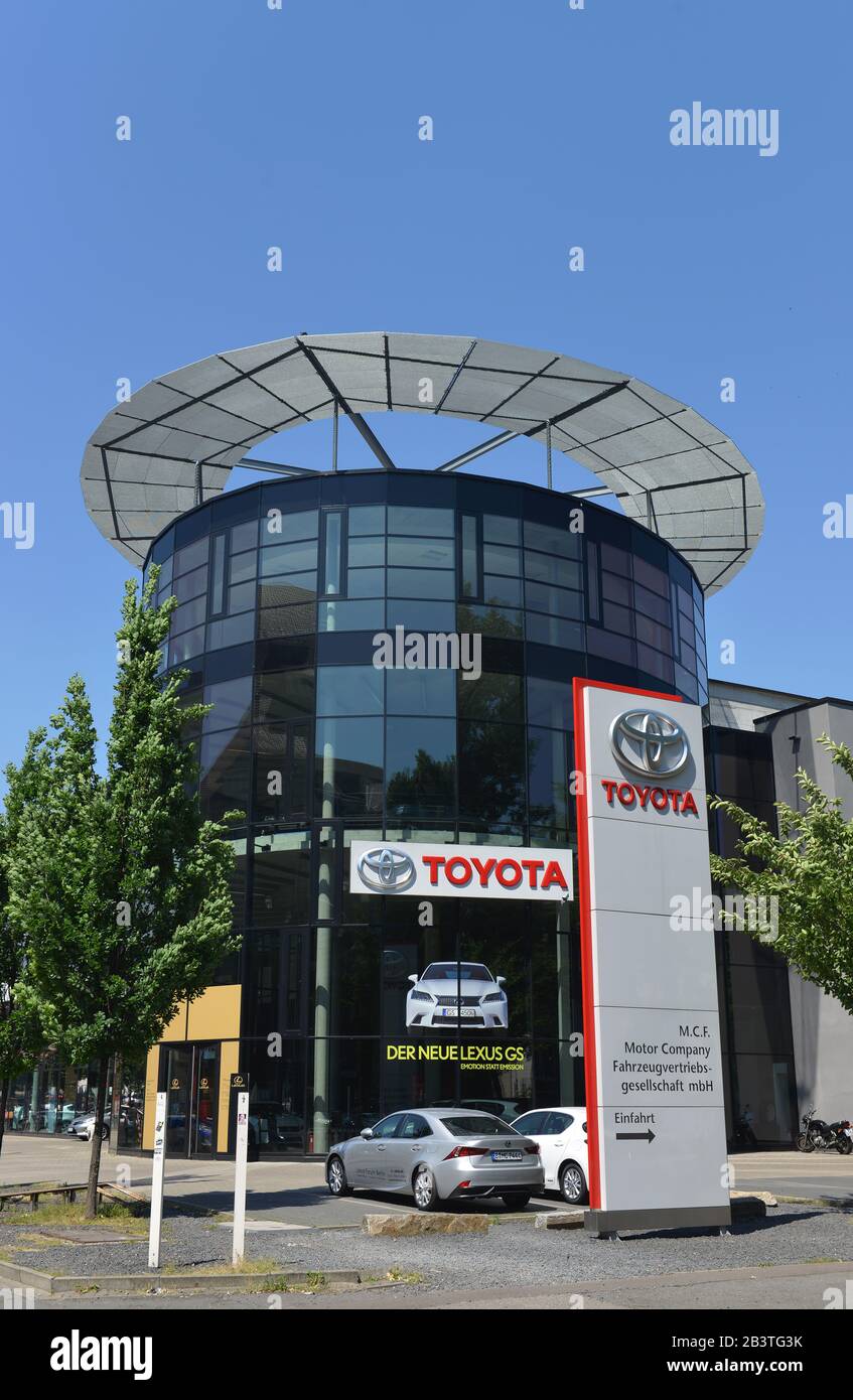 Toyota Autohaus, Stralauer Allee, Friedrichshain, Berlin Deutschland