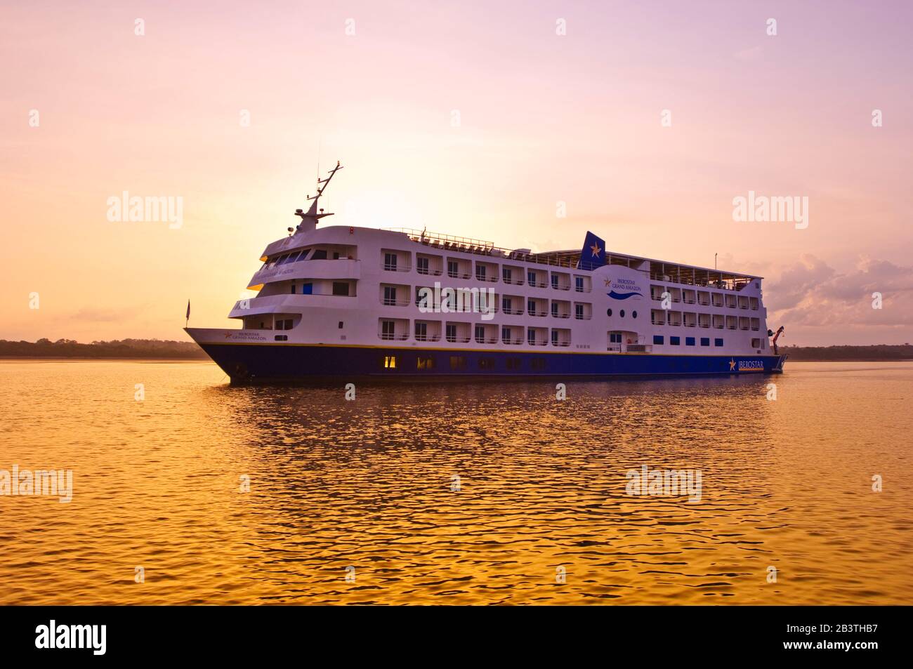Page 14 - Cruise Ship Kreuzfahrtschiff High Resolution Stock Photography  and Images - Alamy