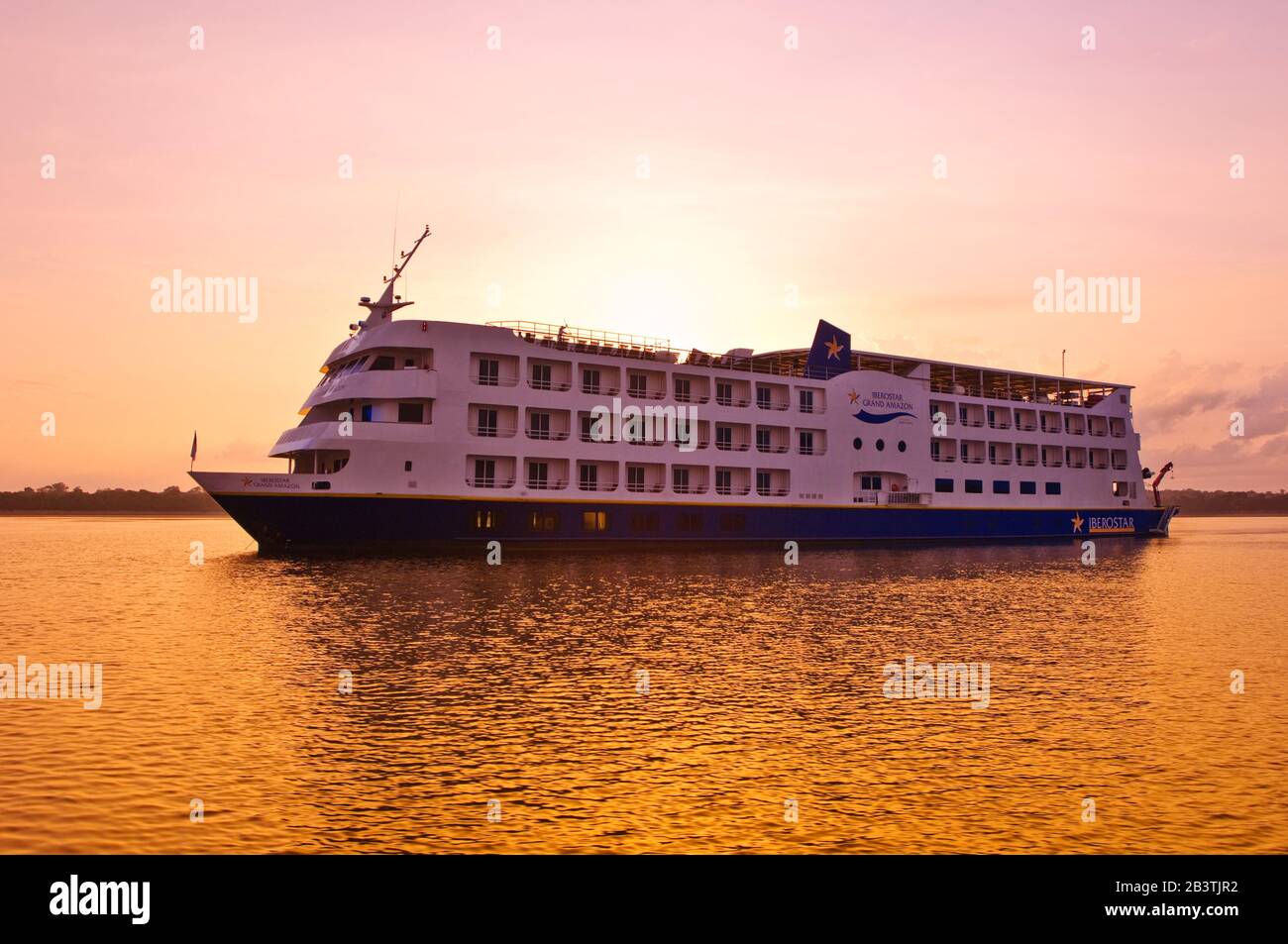 Page 16 - Cruise Ship Kreuzfahrtschiff High Resolution Stock Photography  and Images - Alamy