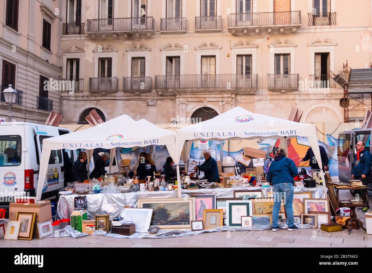 Flea market, Piazza Mercantile, old quarter, Bari, Puglia, Italy Stock