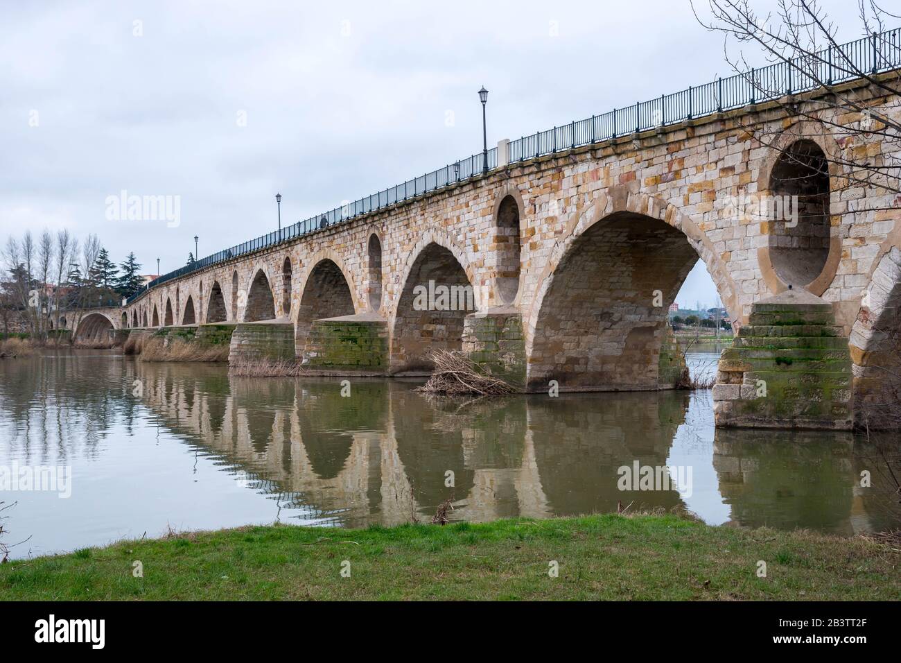 Roman bridge over Duero river Stock Photo