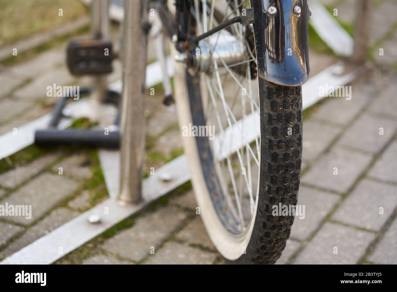 Woman leg cycle bike rear hi-res stock photography and images - Alamy