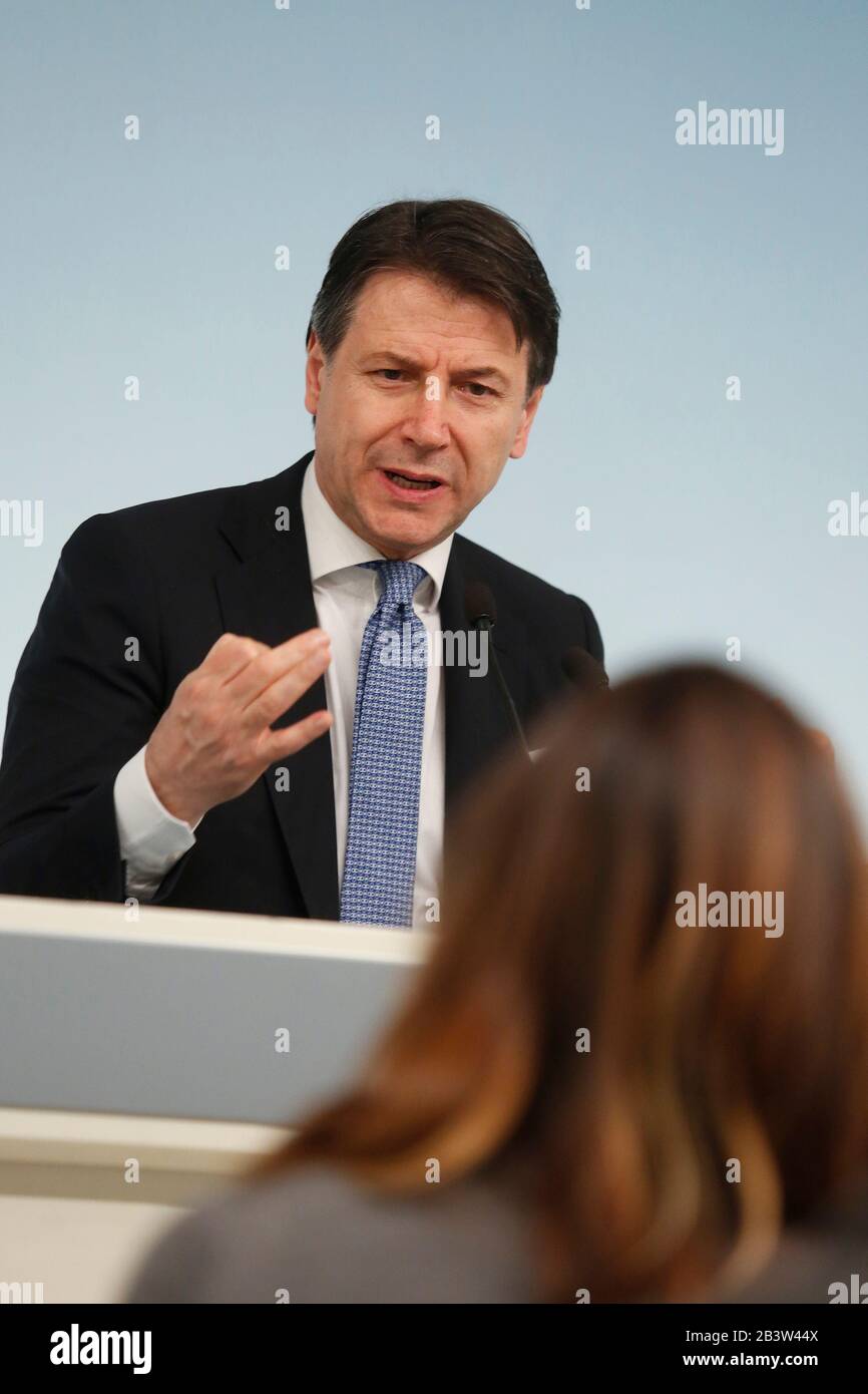 Roma, Italia. 05th Mar, 2020. Giuseppe Conte Rome March 5th 2020. Press conference at the end of the Italian Council of Ministers about the economic impact of Coronavirus (Covid-19) outbreak and about the measures the Government will take to face up the crisis. Photo Samantha Zucchi Insidefoto Credit: insidefoto srl/Alamy Live News Stock Photo