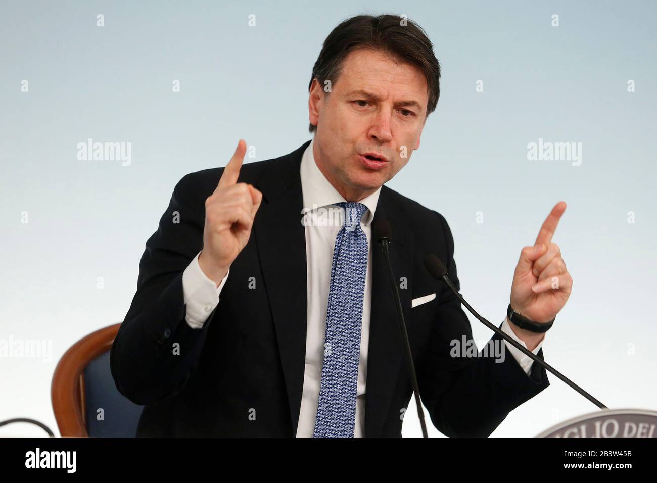 Roma, Italia. 05th Mar, 2020. Giuseppe Conte Rome March 5th 2020. Press conference at the end of the Italian Council of Ministers about the economic impact of Coronavirus (Covid-19) outbreak and about the measures the Government will take to face up the crisis. Photo Samantha Zucchi Insidefoto Credit: insidefoto srl/Alamy Live News Stock Photo