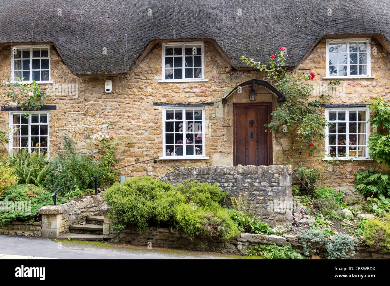 Thatched roof home in Ebrington - Chipping Campden, Gloucestershire, England, UK Stock Photo