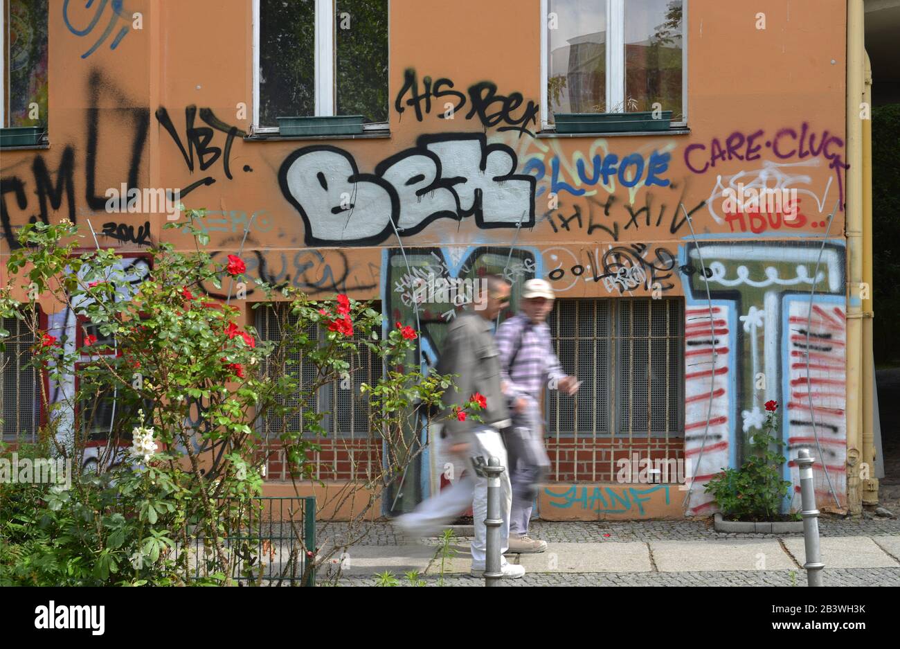 Graffiti, Fraenkelufer, Kreuzberg, Berlin, Deutschland Stock Photo