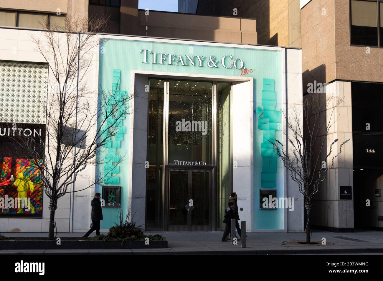 Tiffany storefront hi-res stock photography and images - Alamy