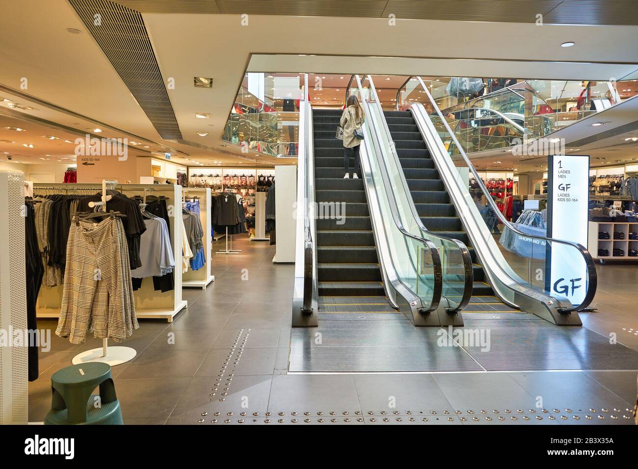 H&m top ifc mall