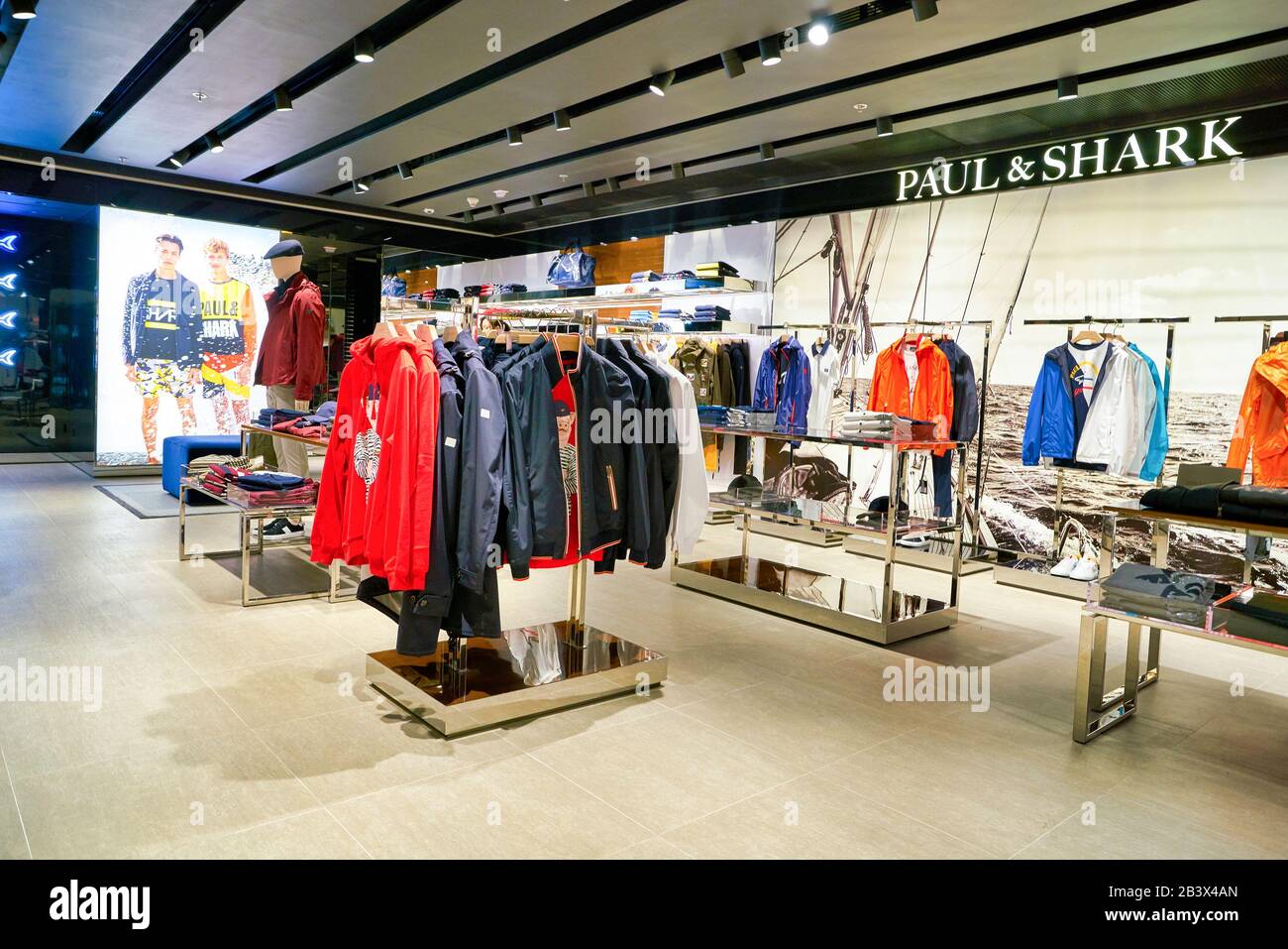 onwettig handtekening wolf HONG KONG, CHINA - CIRCA JANUARY, 2019: interior shot of Paul & Shark in  Elements shopping mall. Paul & Shark is an Italian clothing brand founded  by Stock Photo - Alamy