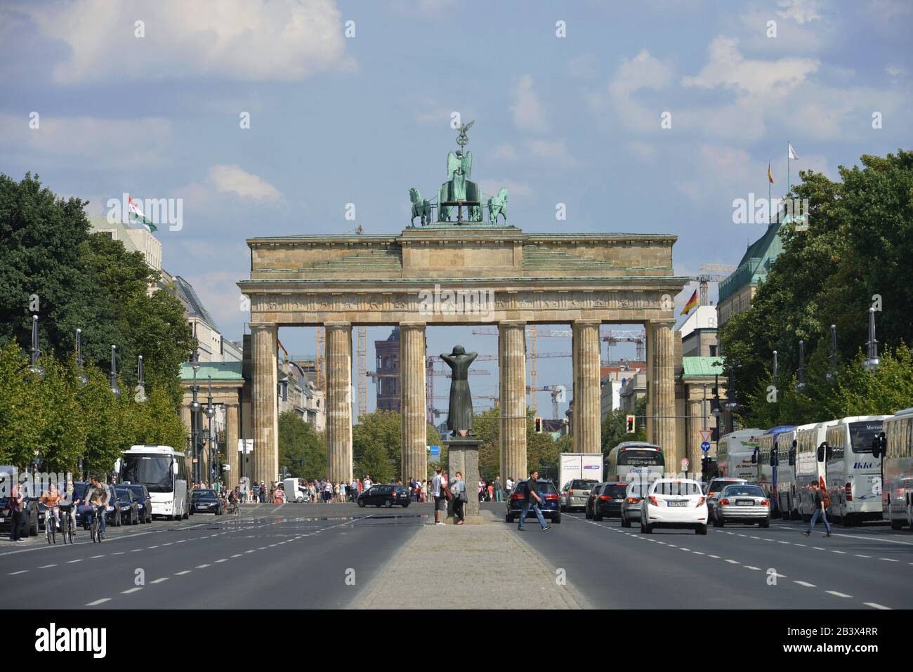Brandenburger Tor, Strasse des 17. Juni, Tiergarten, Berlin, Deutschland Stock Photo