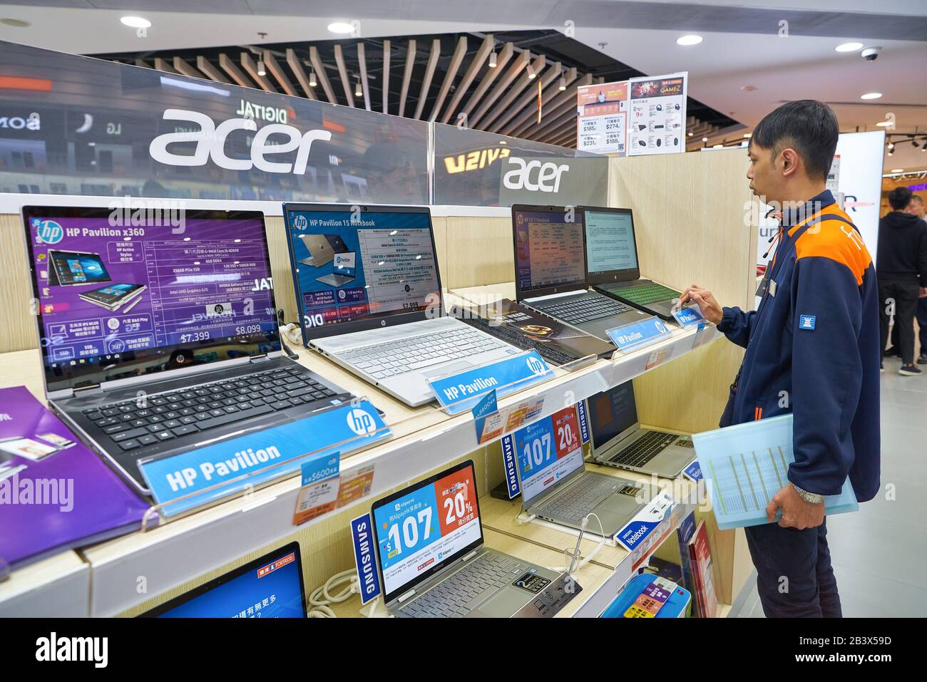 HONG KONG, CHINA - CIRCA JANUARY, 2019: laptop computers on display at  Fortress store in Elements shopping mall Stock Photo - Alamy