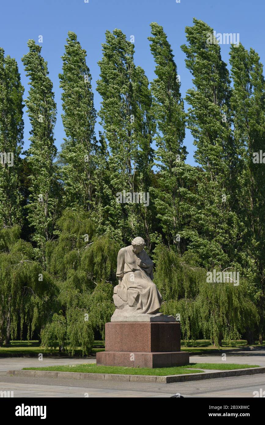 Denkmal, Mutter Russland, Sowjetisches Ehrenmal, Puschkinallee, Treptow, Berlin, Deutschland Stock Photo