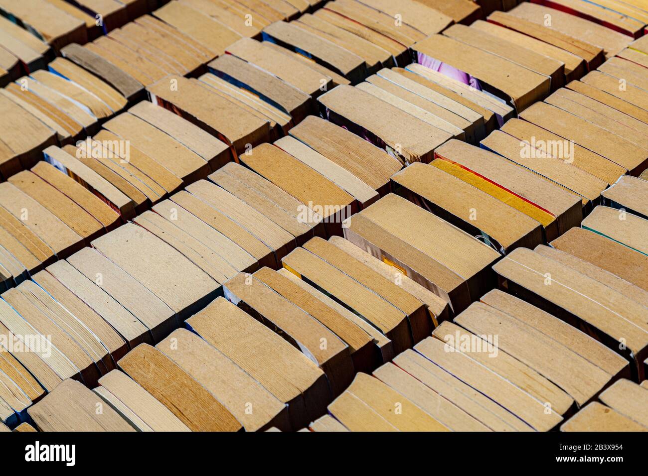 Alte Bücher auf einem Flohmarkt in Paris Stock Photo