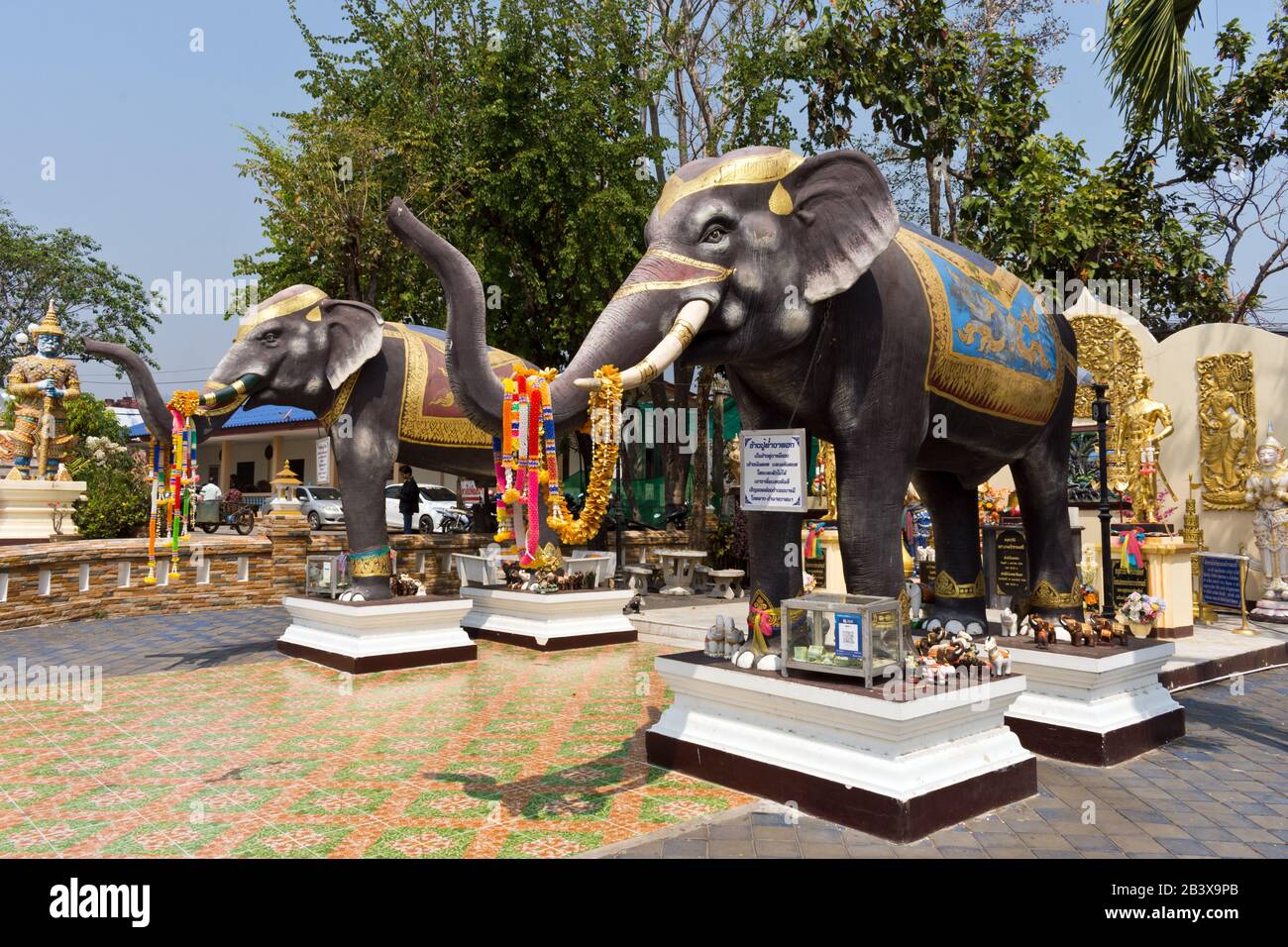 Elephant statues at Wat Phra That Doi Kham (Temple of the Golden Mountain), Chiang Mai, Thailand, Asia Stock Photo