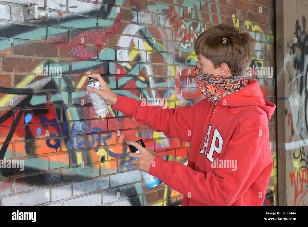 Jugendlicher, Sprayer, Graffiti Stock Photo