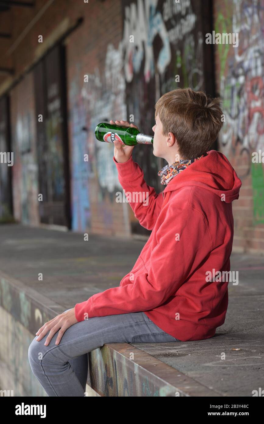 Jugendlicher, Bier, Trinken Stock Photo