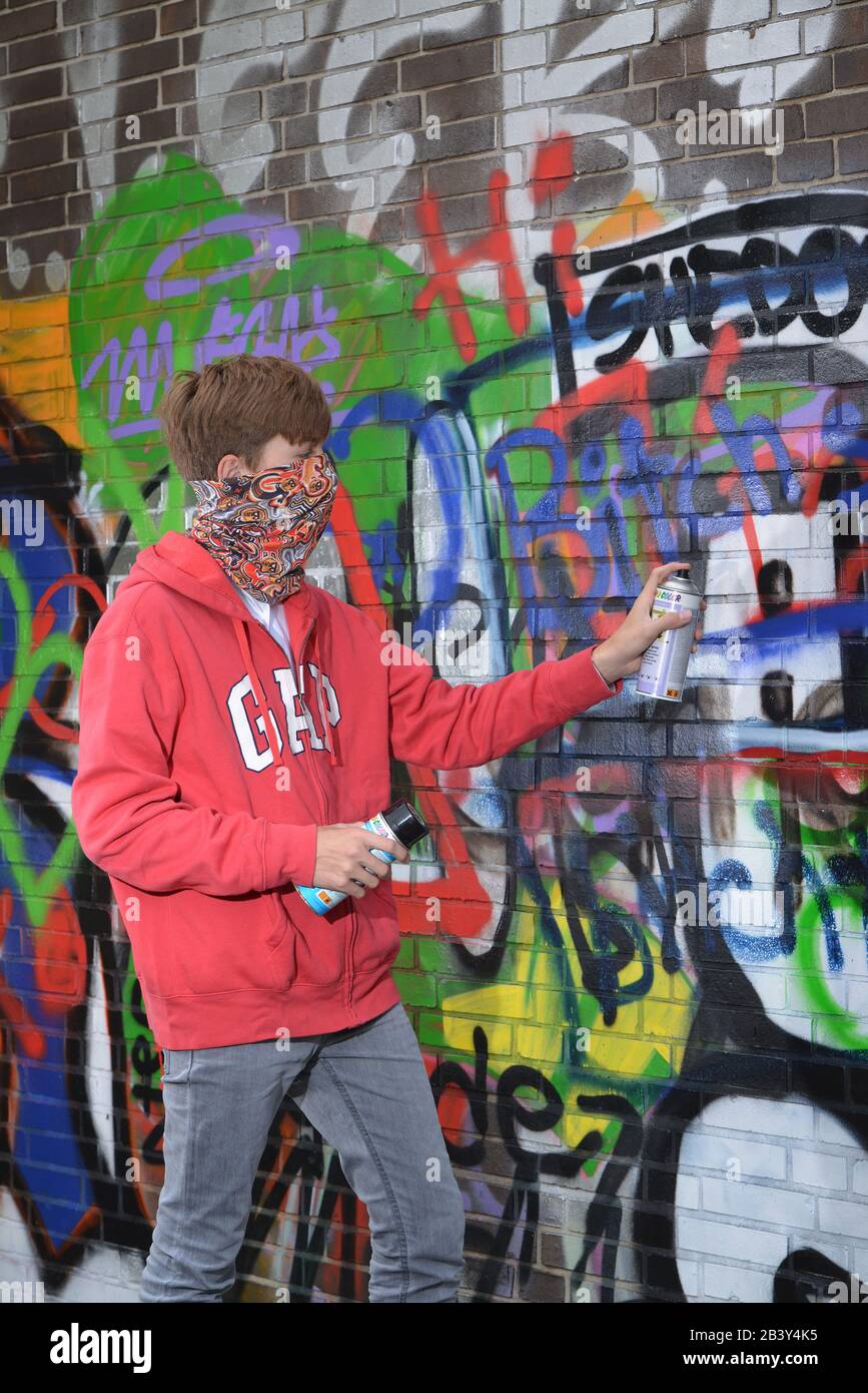 Jugendlicher, Sprayer, Graffiti Stock Photo