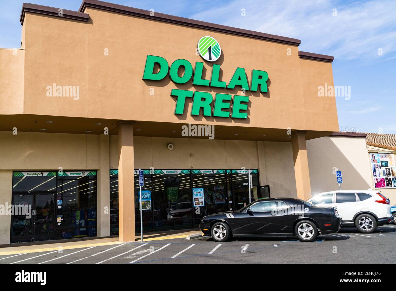 Dollar Tree Storefront High Resolution Stock Photography and Images Alamy