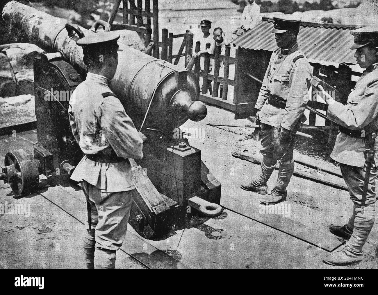 The Noon-Gun at Osaka Castle - 1922 Stock Photo