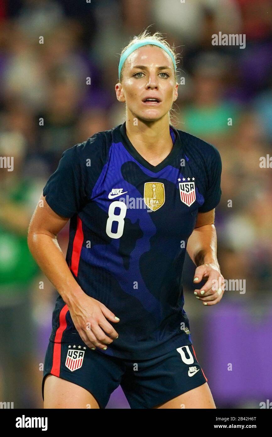 Julie top ertz nike
