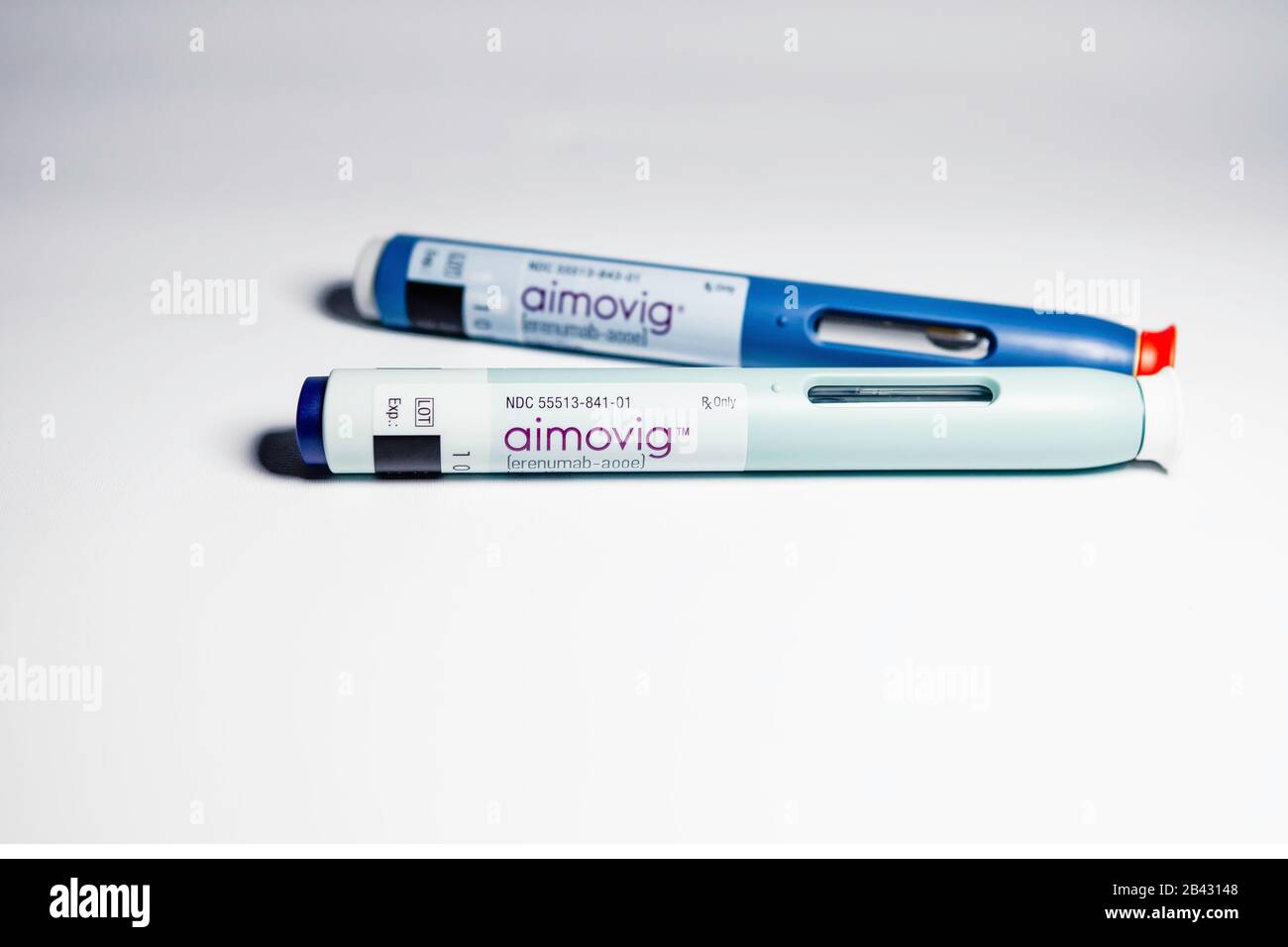 Aimovig (erenumab-aooe) 70 mg and 140 mg auto-injector devices, prescription drug for migraine prevention, studio, color, United States Stock Photo