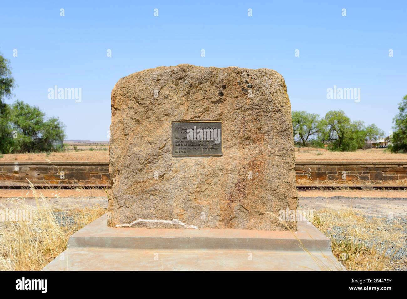 While transferring trains in Terowie on 20 March 1942, U.S. General Douglas MacArthur said 'I shall return'. The event is commemorated by a plaque Stock Photo