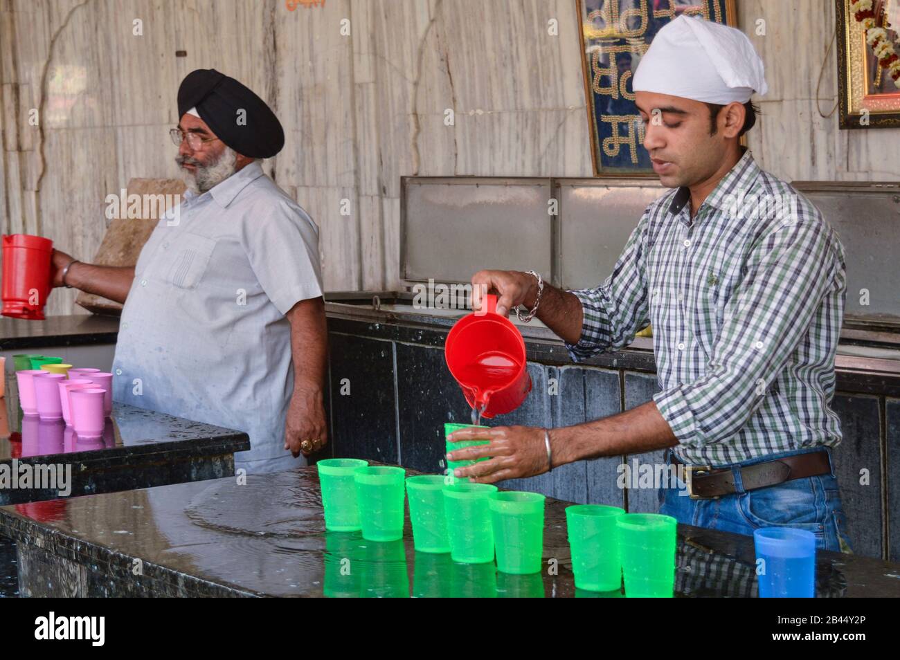Sikh Drinking Water Golden Temple High Resolution Stock Photography And Images Alamy