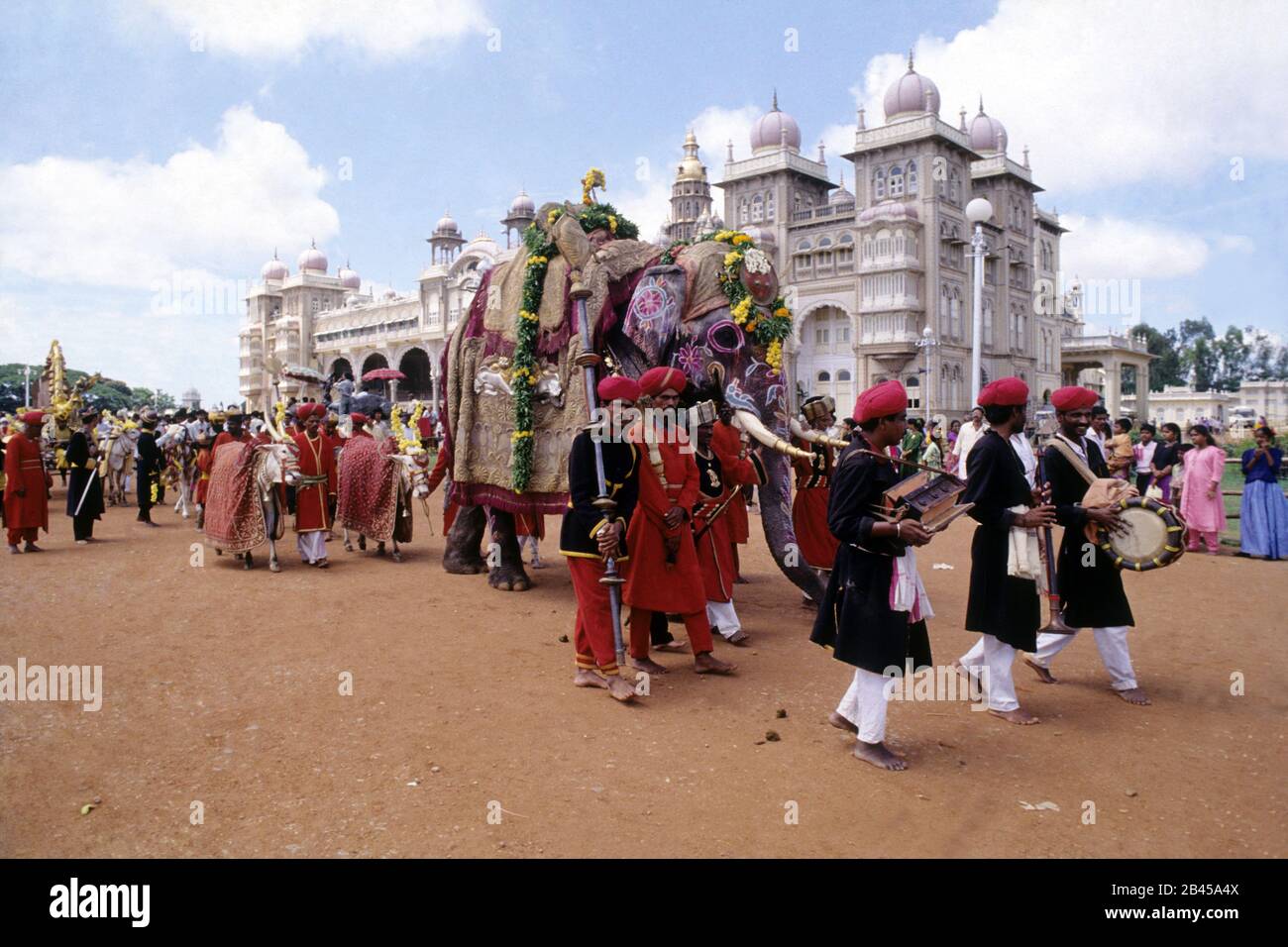 Mysuru Dasara festival, Mysore Dasara festival, Nadahabba festival ...