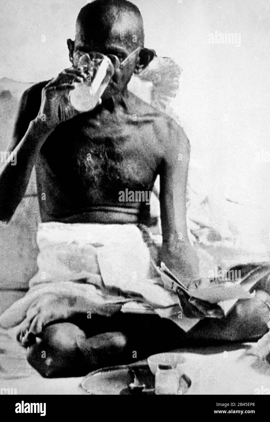 mahatma gandhi eating breakfast orange juice in pune at maharashtra, India, Asia, 1933 Stock Photo