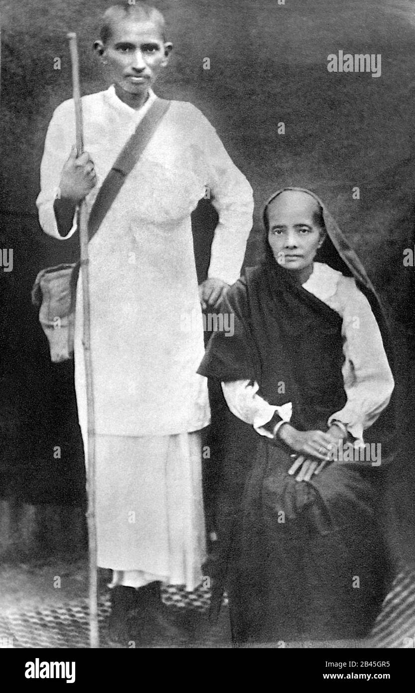 Mahatma Gandhi with his wife Kasturba during the satyagraha campaign 1913 Stock Photo