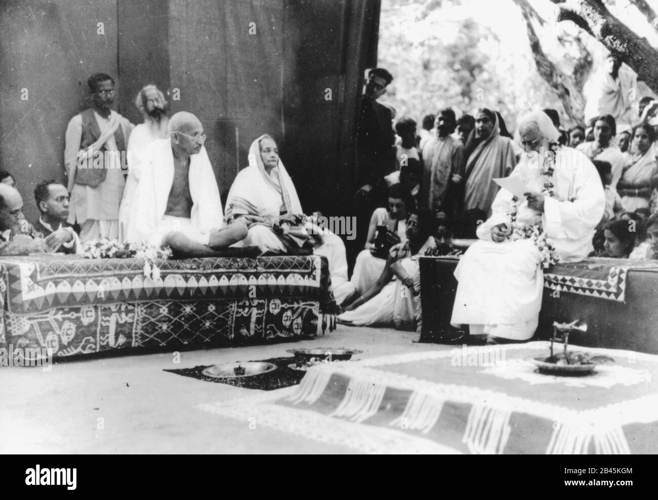 Rabindranath Tagore welcome speech for Mahatma Gandhi and his wife Kasturba Gandhi, Shantiniketan, West Bengal, India, Asia, February 1940, old vintage 1900s picture Stock Photo
