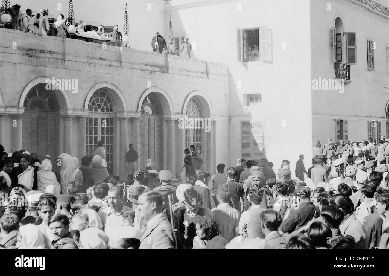 Mahatma Gandhi funeral procession starting crowd at Birla House, New Delhi, India, Asia, 31 January 1947, old vintage 1900s picture Stock Photo