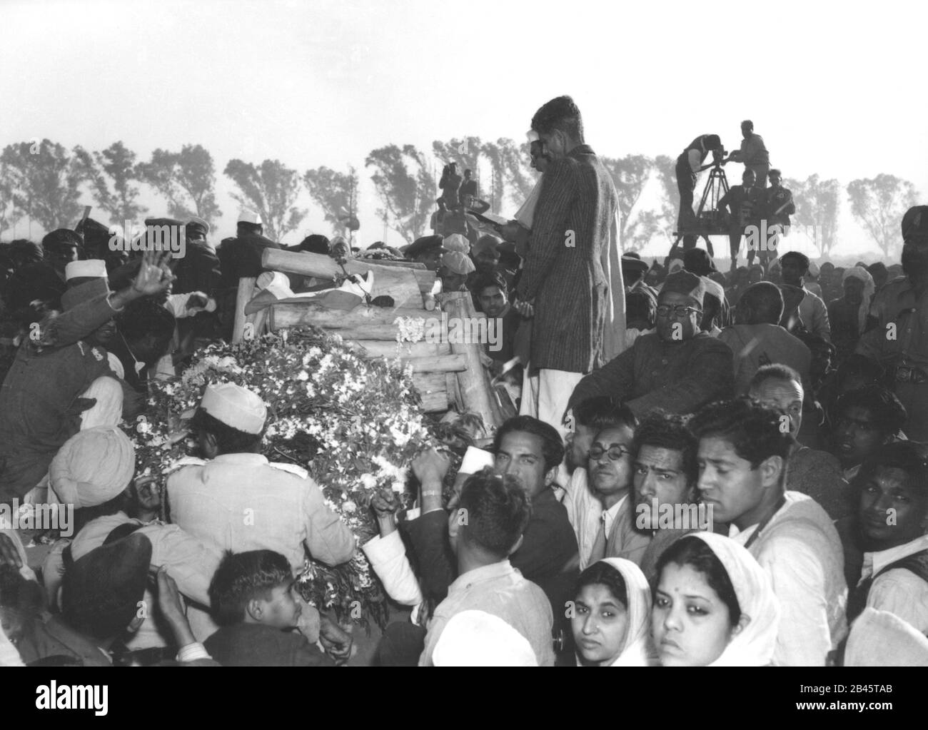 Mahatma Gandhi second youngest son Ramdas lighting cremation funeral pyre, Delhi, India, 31 January 1948, old vintage 1900s picture Stock Photo