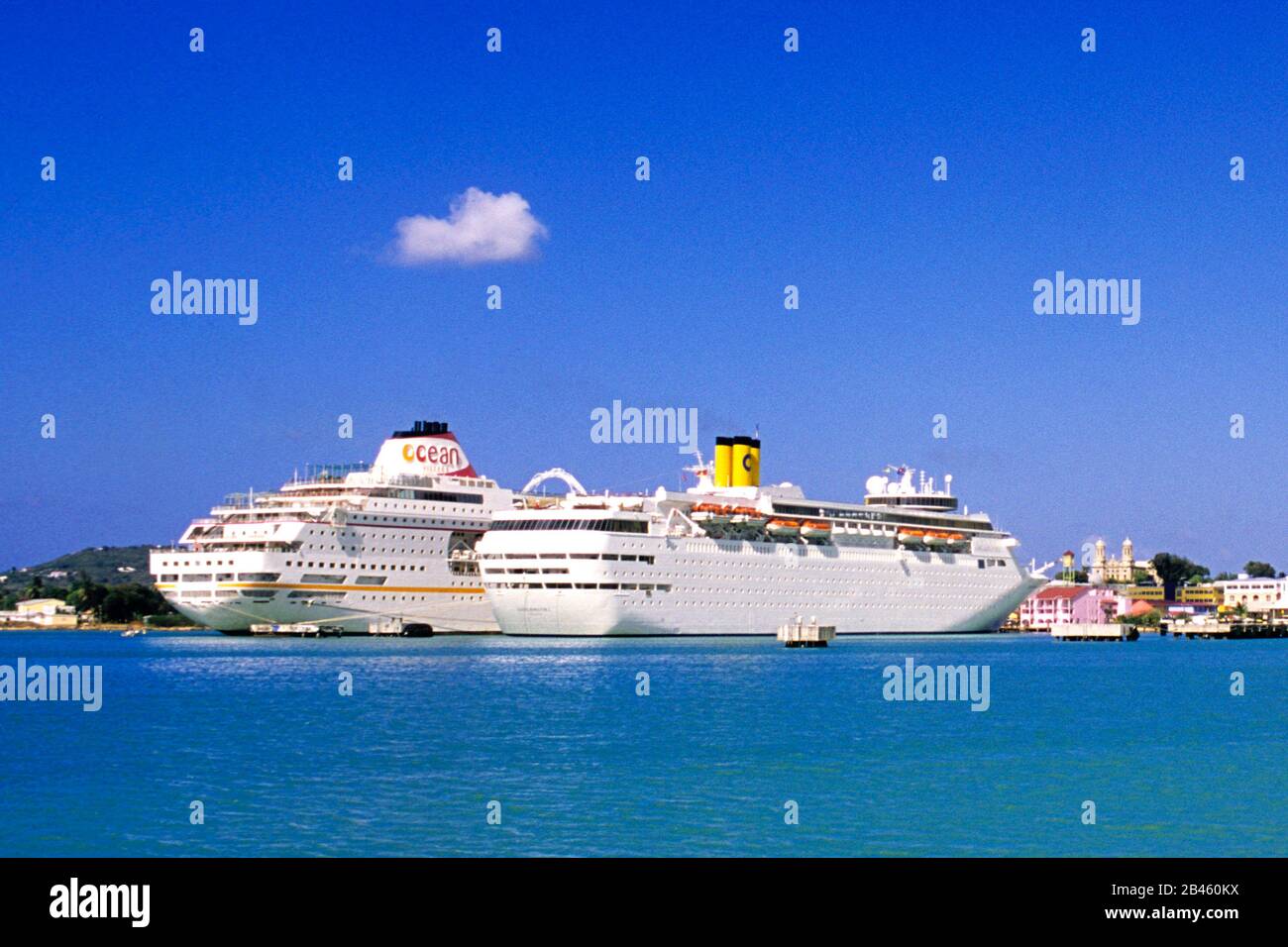 Kreuzfahrtschiffe - Antigua Stock Photo