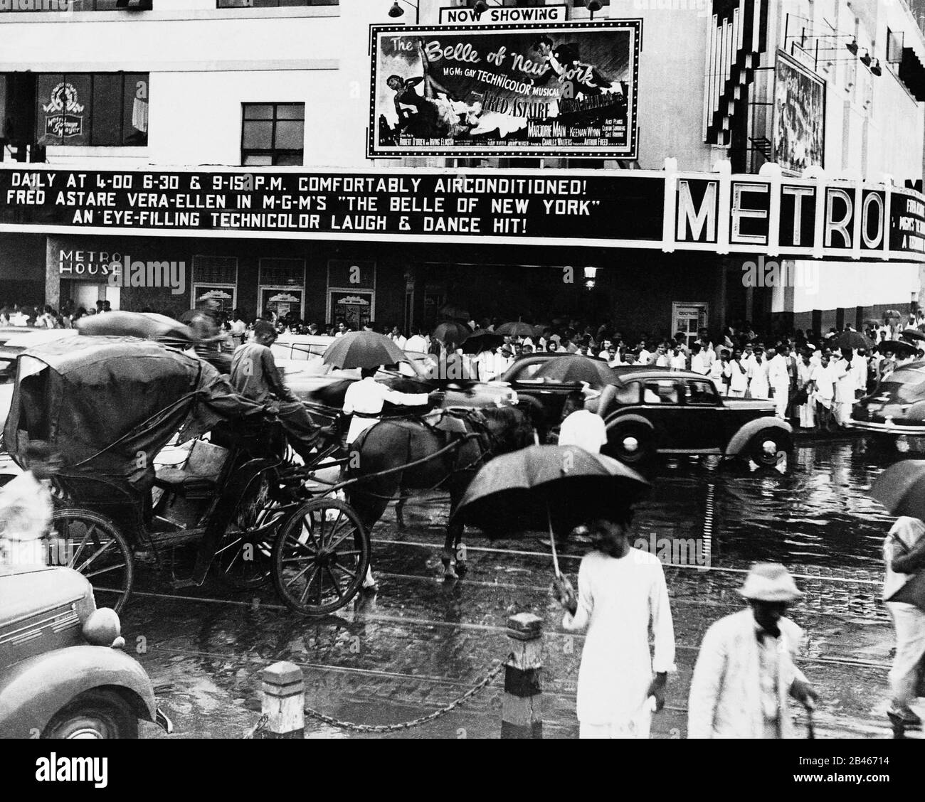 Metro Cinema, Dhobi Talao, Bombay, Mumbai, Maharashtra, India, Asia, 1947, old vintage 1900s picture Stock Photo
