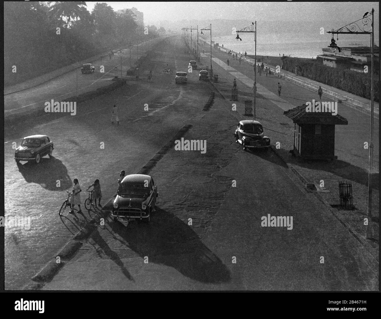 Marine Drive, early morning, gas light, Chowpatty, Bombay, Mumbai, Maharashtra, India, Asia, 1952, old vintage 1900s picture Stock Photo