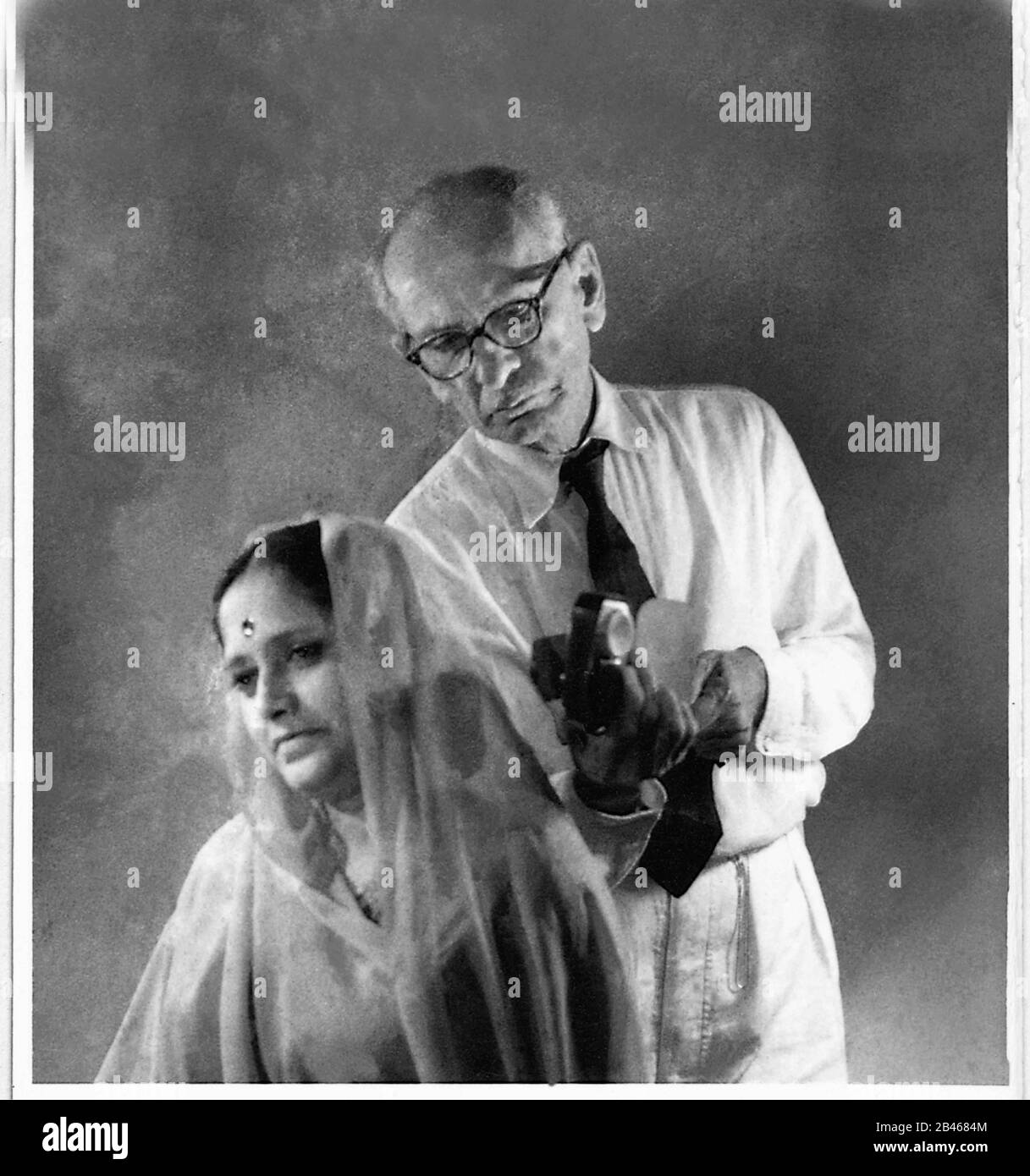 Jehangir N. Unwalla, old master photographer working in his studio, Tardeo, Bombay, Mumbai, Maharashtra, India, Asia, 1960, old vintage 1900s picture Stock Photo