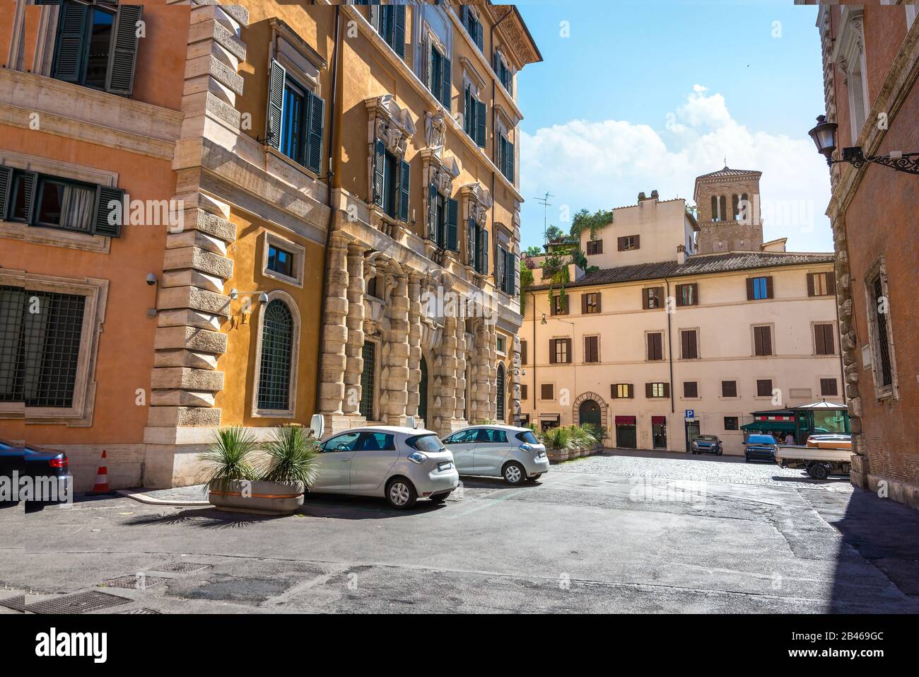 Sold Rome Street Street cafecity hi-res stock photography and images - Alamy