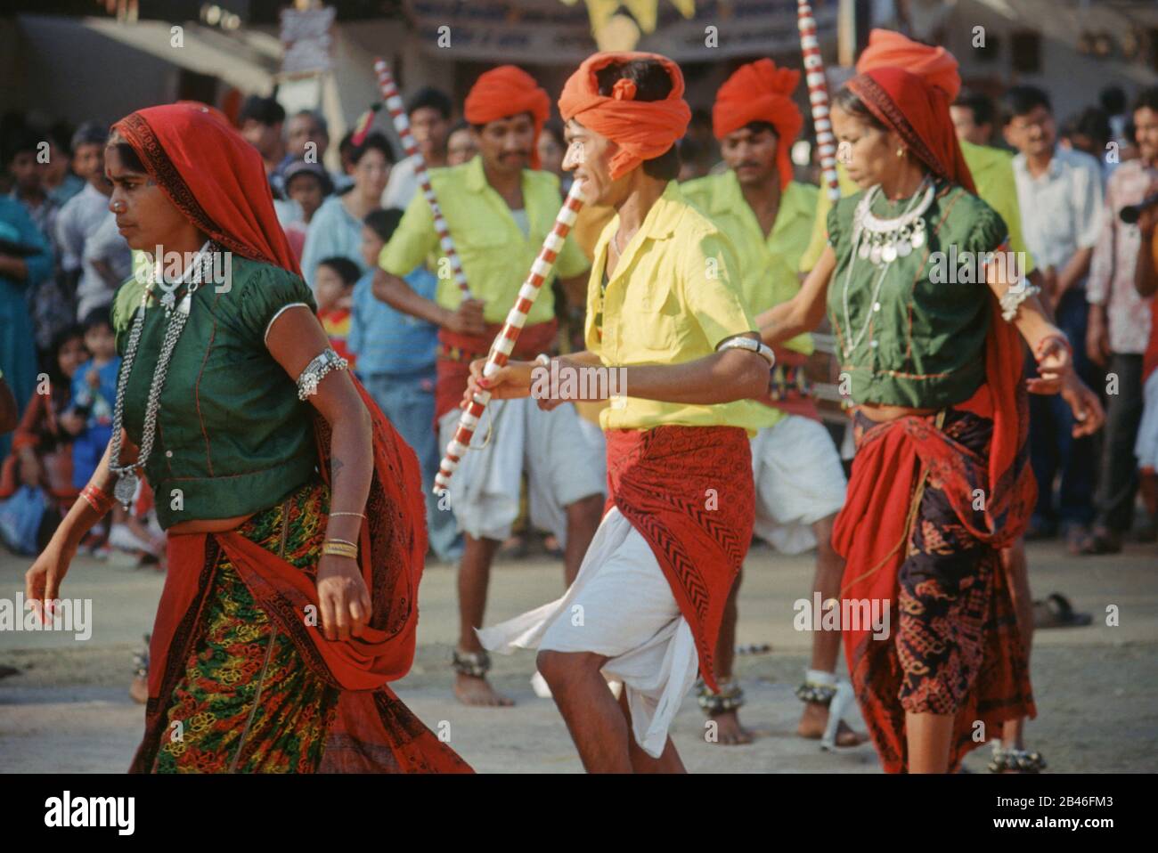 Madhya pradesh folk dance hi-res stock photography and images - Alamy