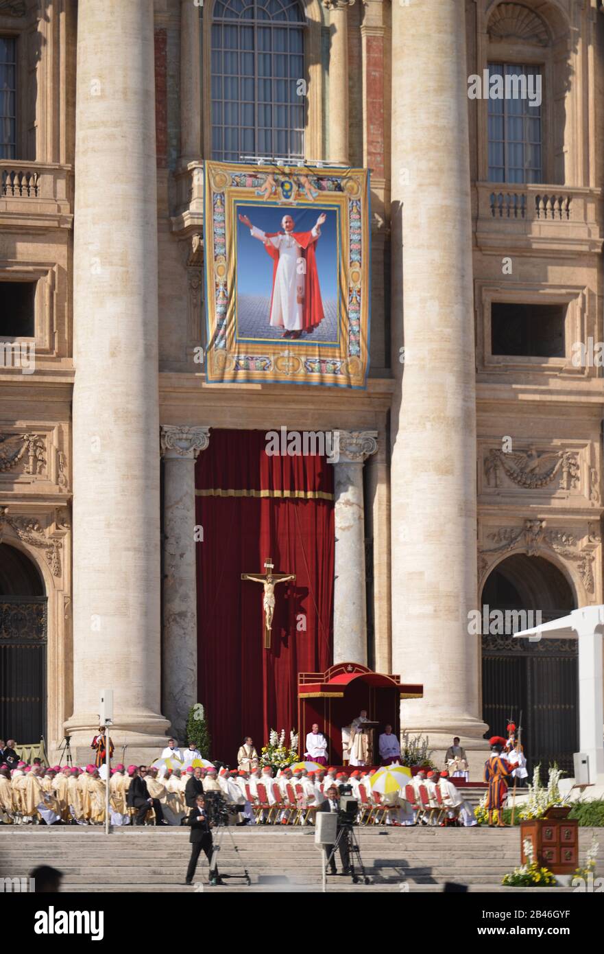 Seligsprechung, Papst Paul VI, Petersdom, Petersplatz, Vatikanstadt Stock Photo