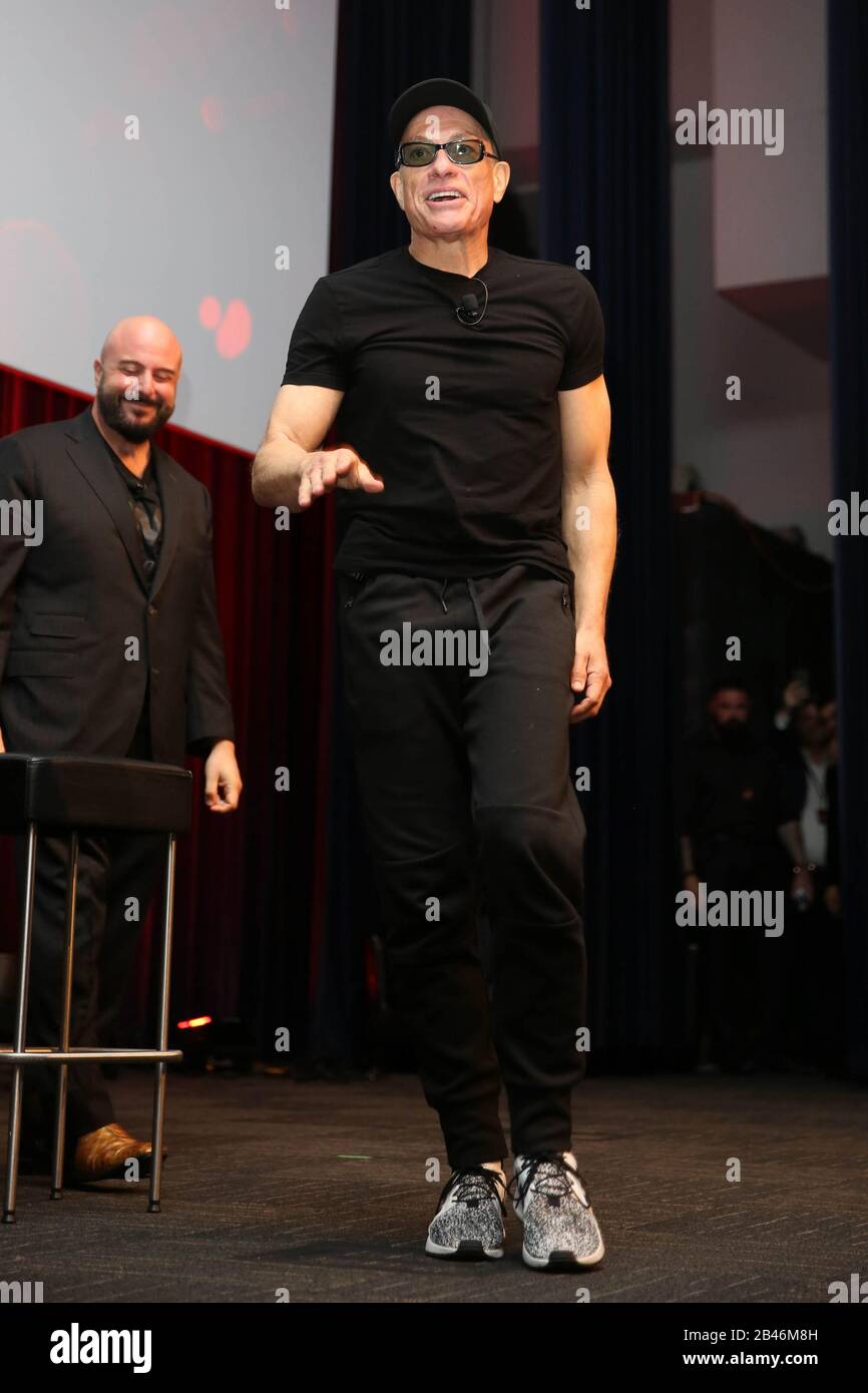 Banke Fader fage Beundringsværdig March 6, 2020: JEAN-CLAUDE VAN DAMME on stage during his Australian Tour at  the Wesley Conference Centre Sydney on March 06, 2020 in Sydney, NSW  Australia (Credit Image: © Christopher Khoury/Australian Press