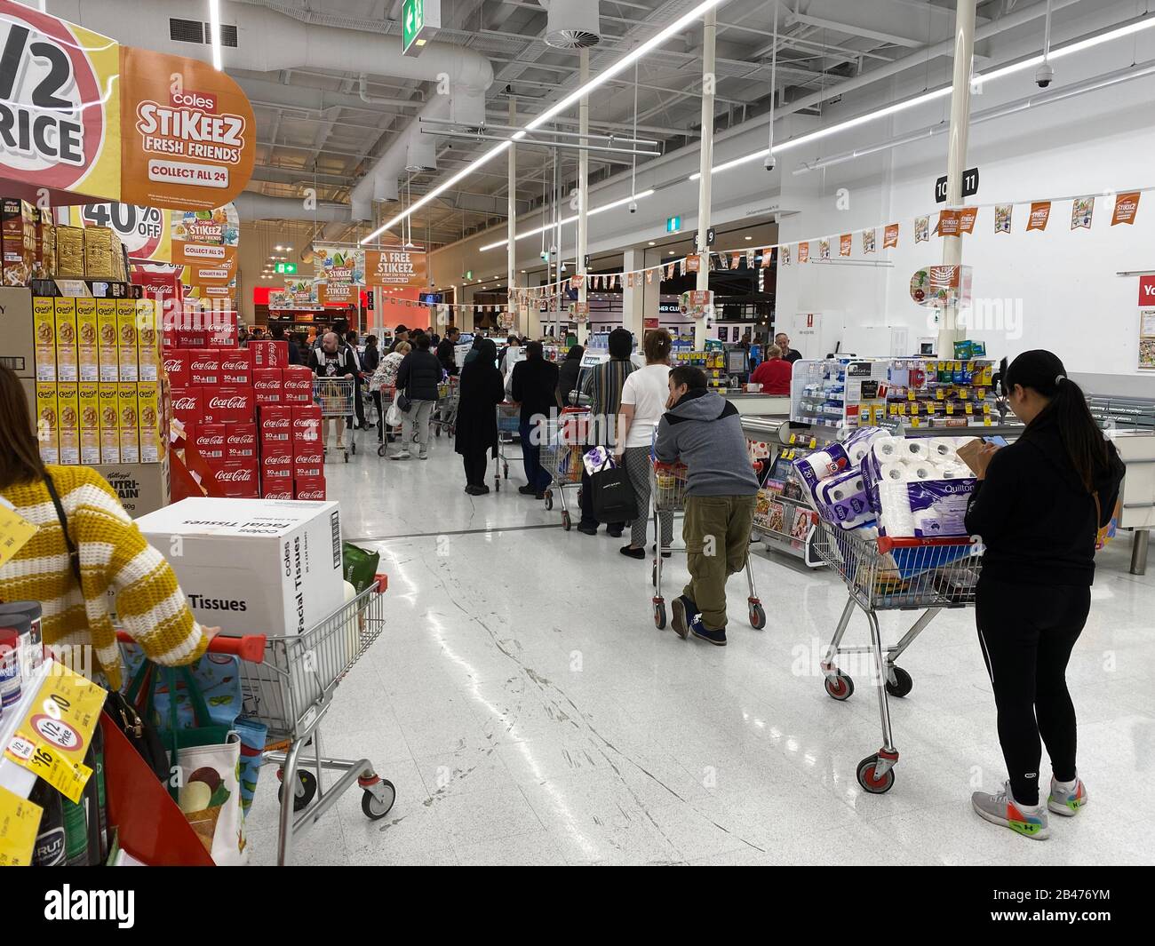 Narre Warren, Victoria Australia - March 6th 2020 -shoppers queued at a supermarket panic buying toilet paper during the corona pandemic. Credit: Sarah Richardson/Alamy Live News Stock Photo