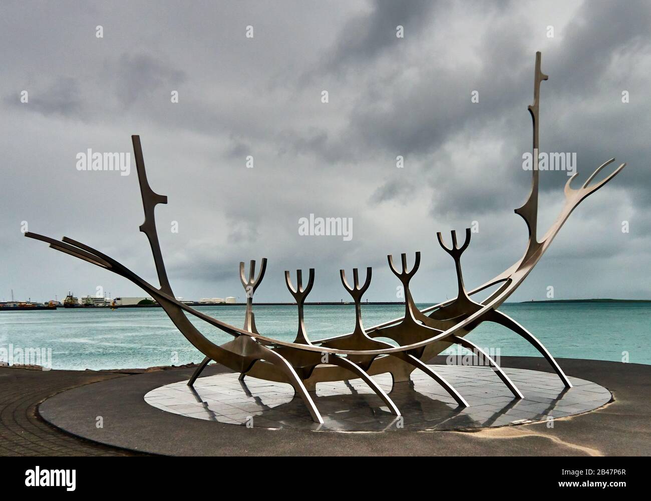Europe ,Iceland , Reykjavik,Sun Voyager (Icelandic: Sólfar) is a sculpture by Jón Gunnar Árnason, located next to the Sæbraut road in Reykjavík, Iceland. Sun Voyager is described as a dreamboat, or an ode to the sun. The artist intended it to convey the promise of undiscovered territory, a dream of hope, progress and freedom Stock Photo