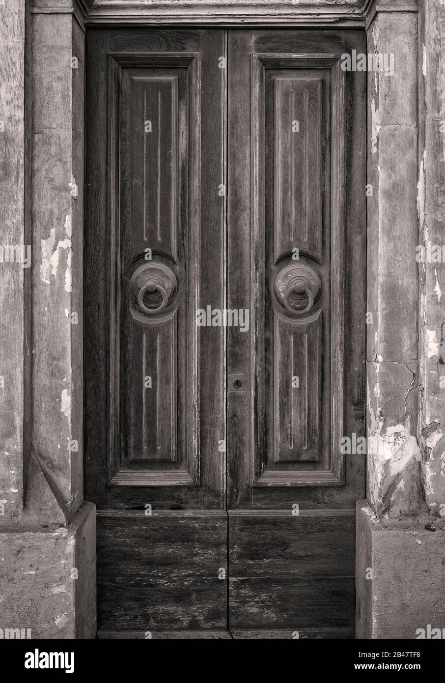 Black and White image of an old wooden door Stock Photo - Alamy